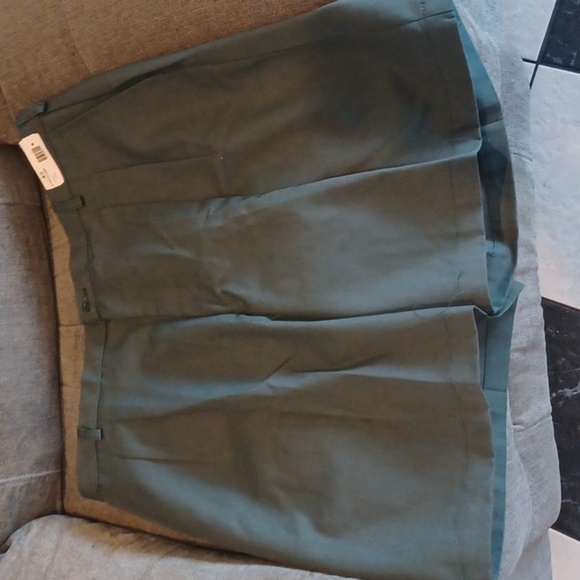 Angelica Pleated front uniform work shorts - Picture 1 of 6